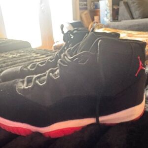 Men’s  MENS Air Jordan 12 Retro 'Bred Velvet' Black and Red High-Top Sneakers